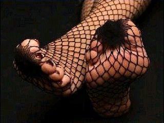 Dirty Feet - Lesen, Schach, Basteln, Terraristk, Tattoos & Piercings.