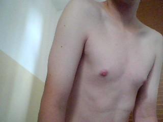 21 / Stier - Gr&ouml;&szlig;e: 196 / normal - Geschlecht: m&auml;nnlich - Ausrichtung: heterosexuell - Haare: blond / lang - Piercing: keins - BH-Gr&ouml;&szlig;e:  - Hautfarbe: weiss - Augen: gr&uuml;n - Rasur: teilrasiert