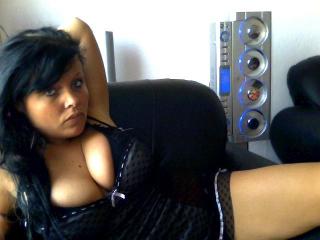 Nina 18 - Jung und dominant