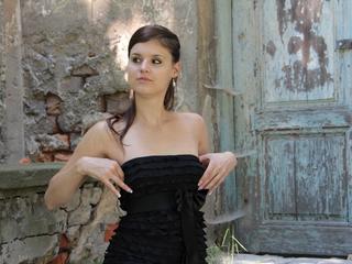 HeisseParis - Ich mag schwimmen, spazieren gehen, ein Bier mit Freunden trinken :-), Internet, Rollschuhfahren und natürlich Männner. :-)