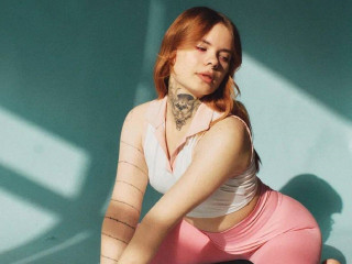 KayaMiller - Ausrichtung:, bisexuell