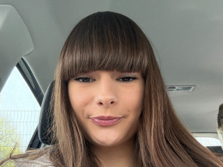 Alinya - Willkommen in meinem Zimmer, Liebling. Lass uns etwas f&uuml;r Erwachsene machen.