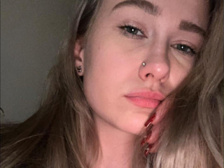 glossybabe18 - Hallo und herzlich willkommen auf meiner Seite! Ich freue mich schon darauf, mit dir Spa&szlig; zu haben.